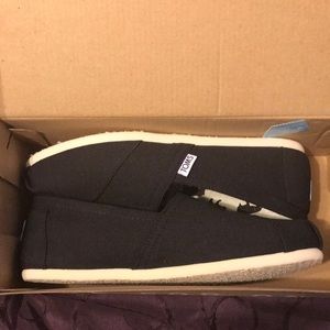 Black TOMS